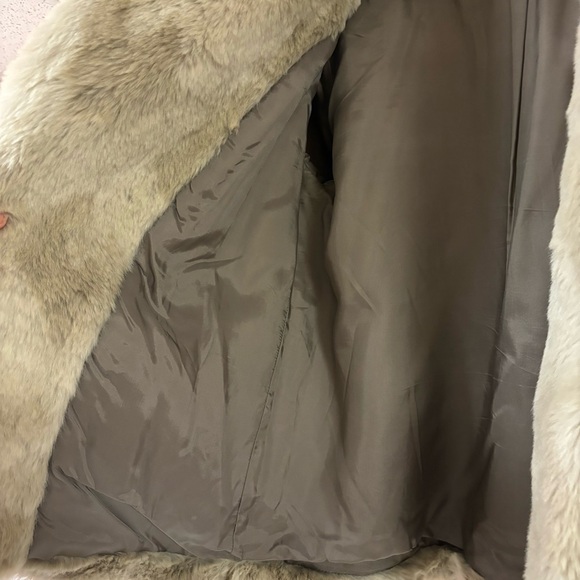 Aritzia Sunday Best Faux Fur jacket size medium - Picture 5 of 6